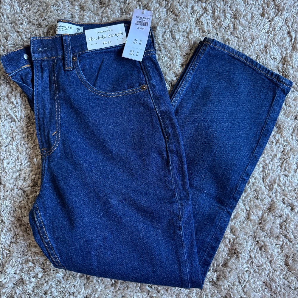 Abercrombie & Fitch Ultra High Rise Ankle Straight 26 / 2 Short